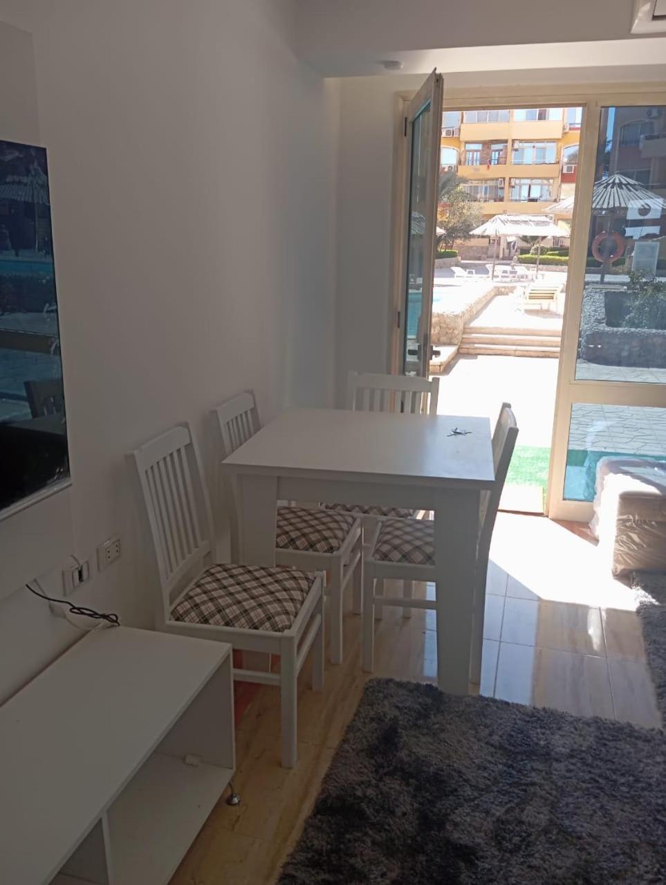 Private And Pool View Apartament